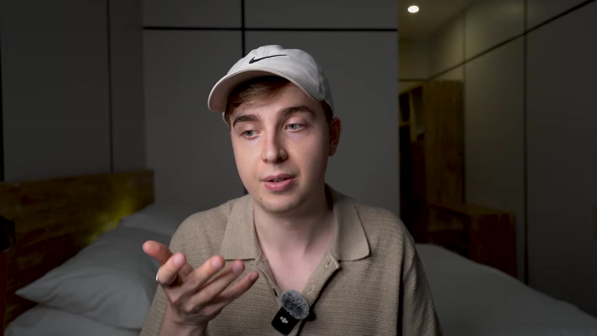 Hugo describing his transition into teaching other photographers