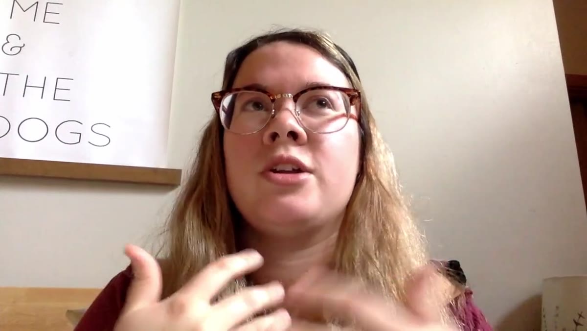 Describing how doulas mention the photography company during prenatal visits