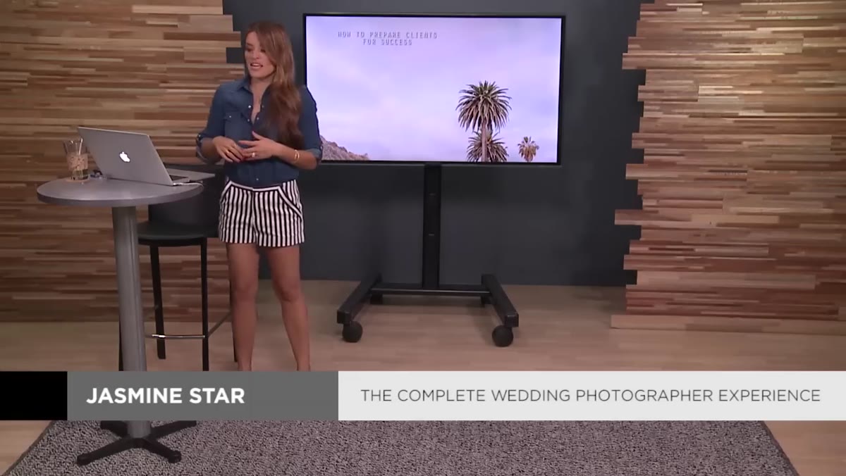 Photographer explaining the four-week email timing rationale
