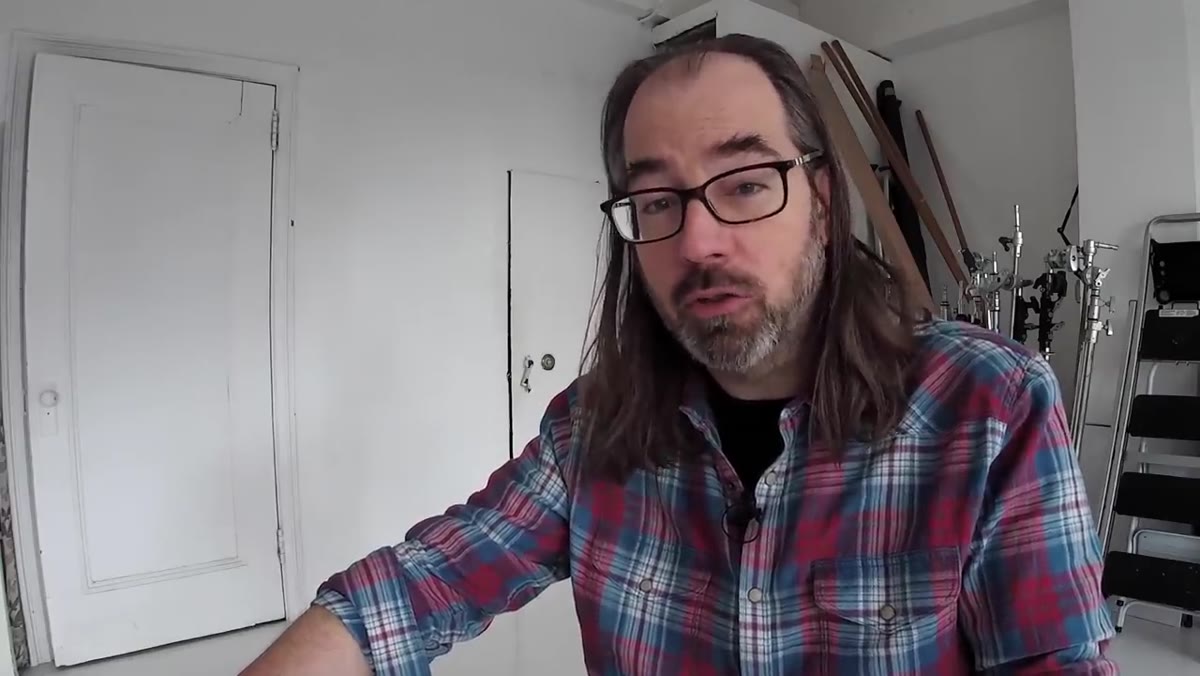 Daniel explaining whether to be professional or fun on set