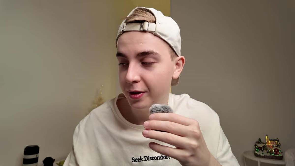 Hugo answering whether people recognize him in public
