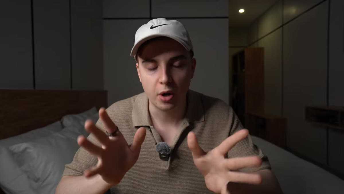 caption: Hugo explaining why generic pricing advice fails photographers