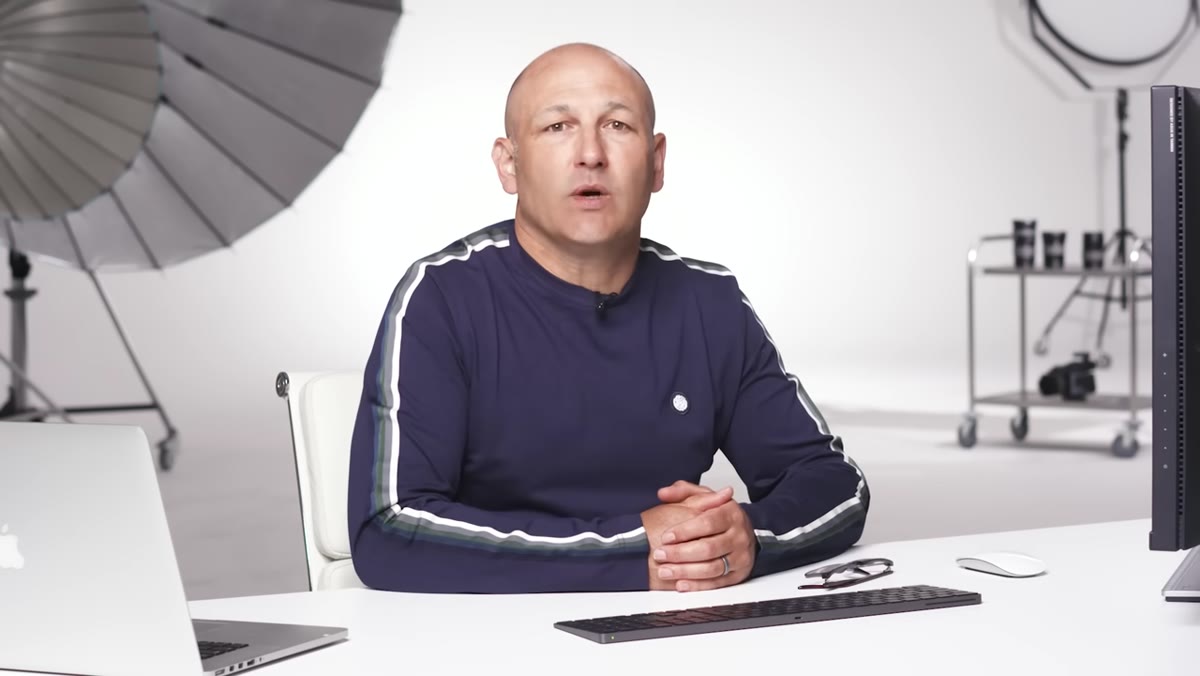Photographer explaining the company vs. individual distinction