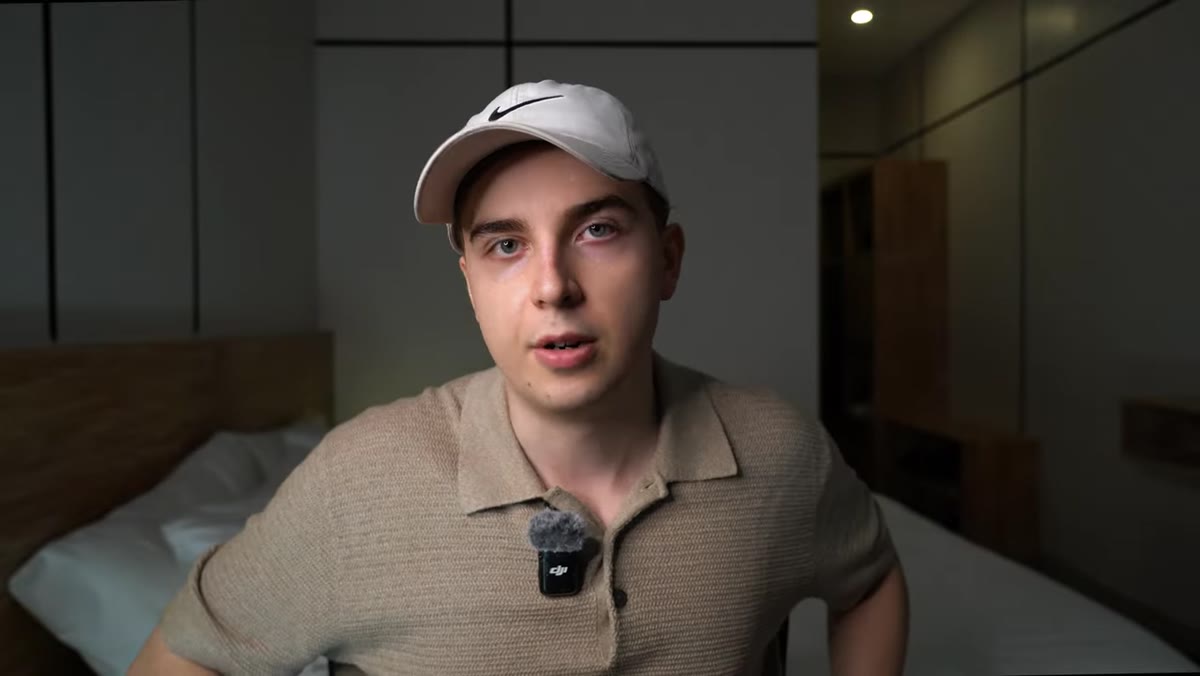 Hugo explaining why websites and social media stall early-stage photographers